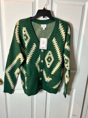 NWT “Kaitlyn” cardigan Green Aztec Button-Front Cardigan with Cream Pattern